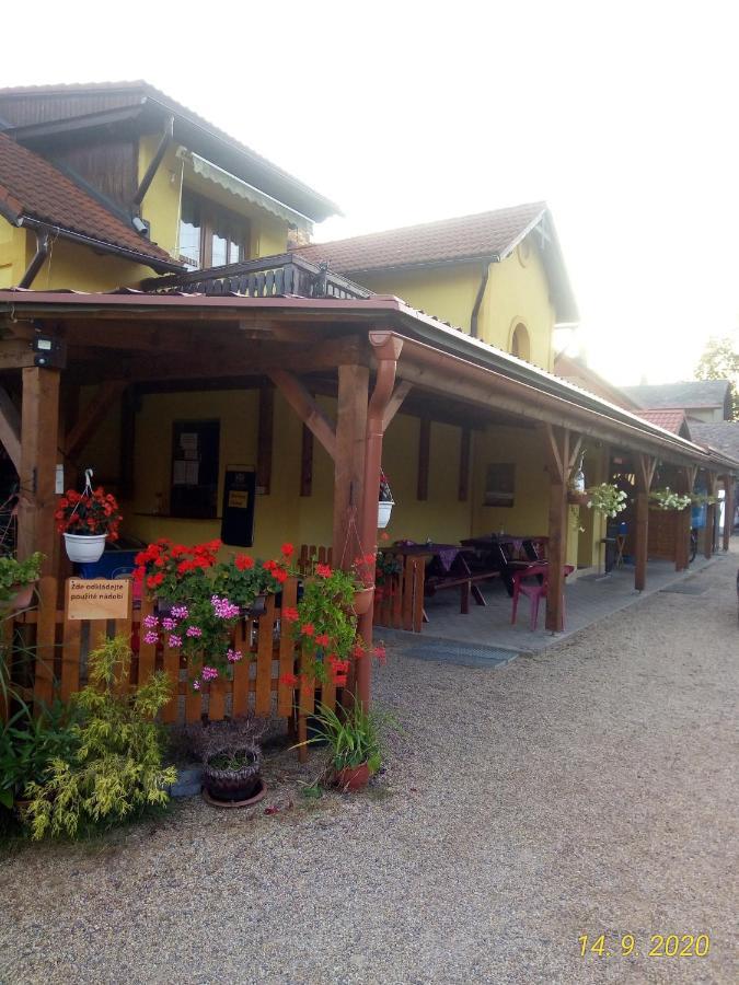 Guest House Vila Frýdštejn מראה חיצוני תמונה