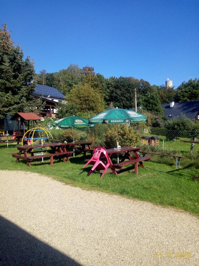 Guest House Vila Frýdštejn מראה חיצוני תמונה