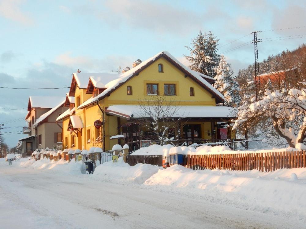 Guest House Vila Frýdštejn מראה חיצוני תמונה