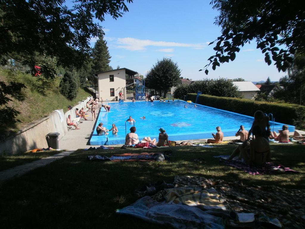 Guest House Vila Frýdštejn מראה חיצוני תמונה